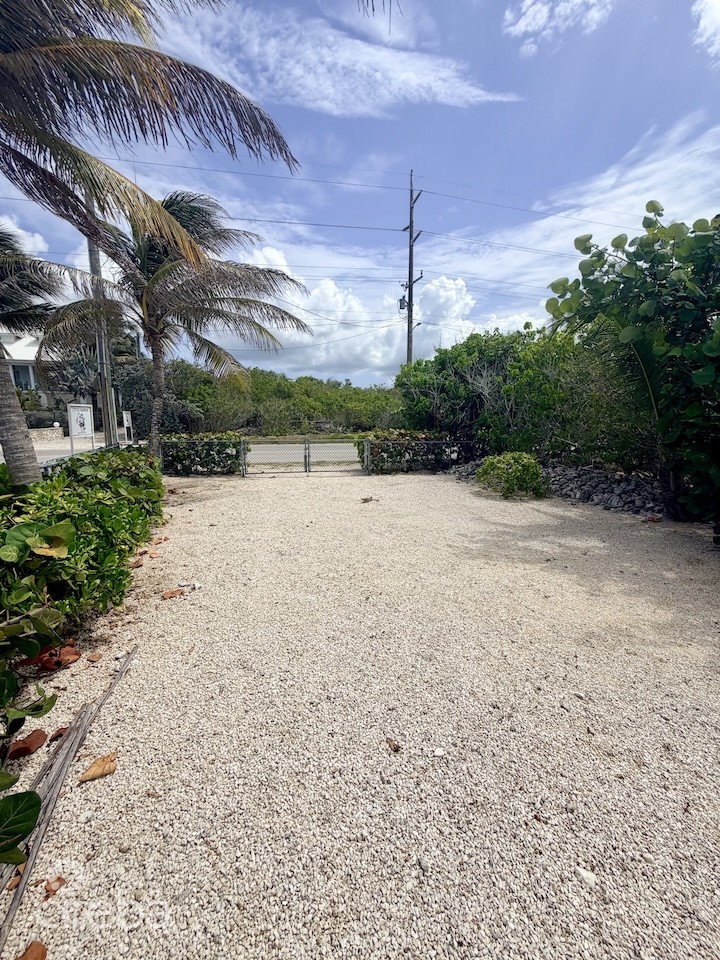 Large Beachfront Lot - Rum Point Drive - Perfect Estate Parcel - Image 4