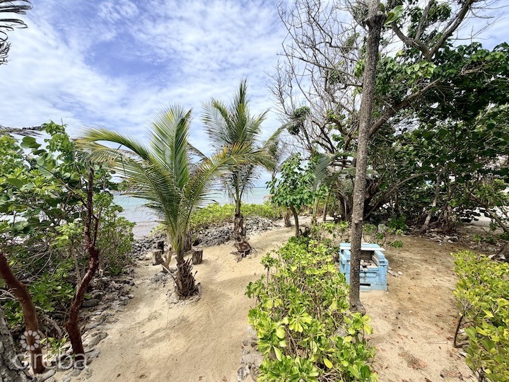 Large Beachfront Lot - Rum Point Drive - Perfect Estate Parcel - Image 6