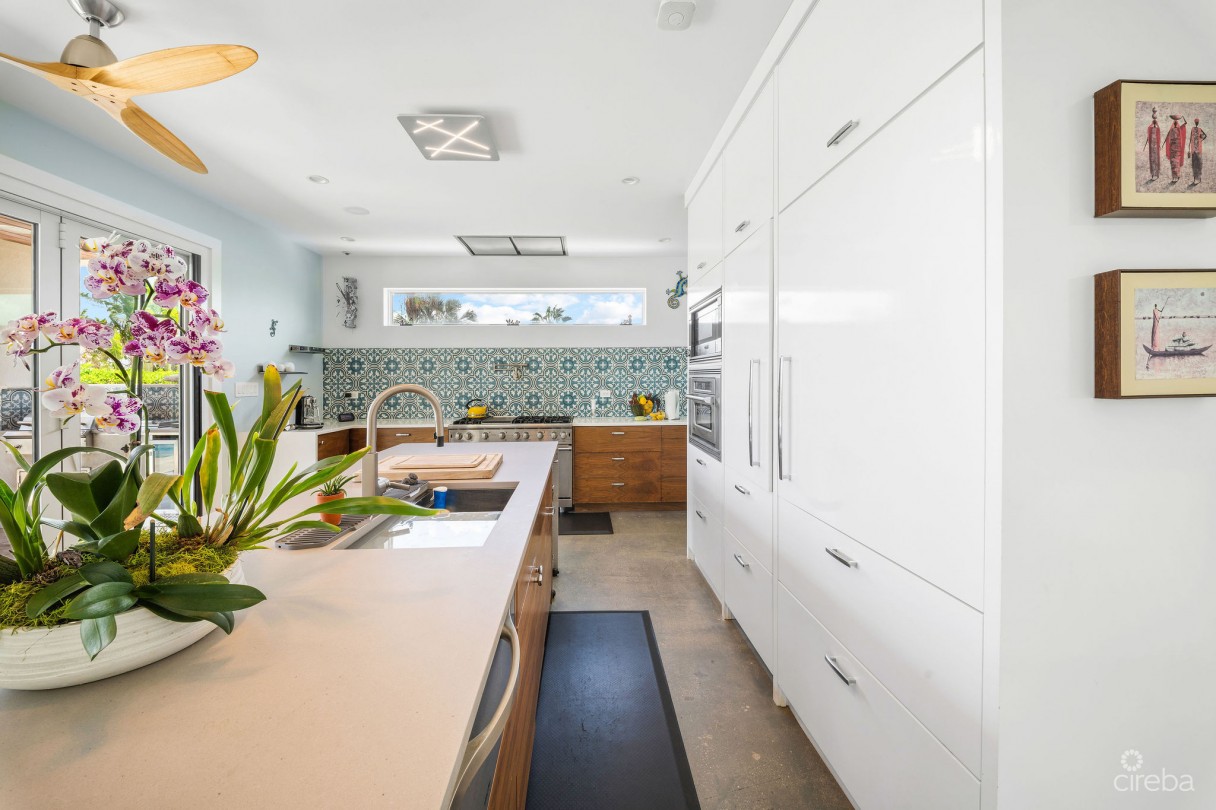 24  Shorewinds Trail, The Shores Family Home - Image 5