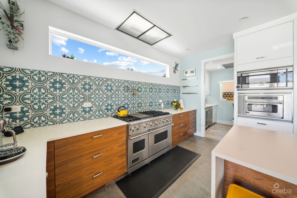 24  Shorewinds Trail, The Shores Family Home - Image 6