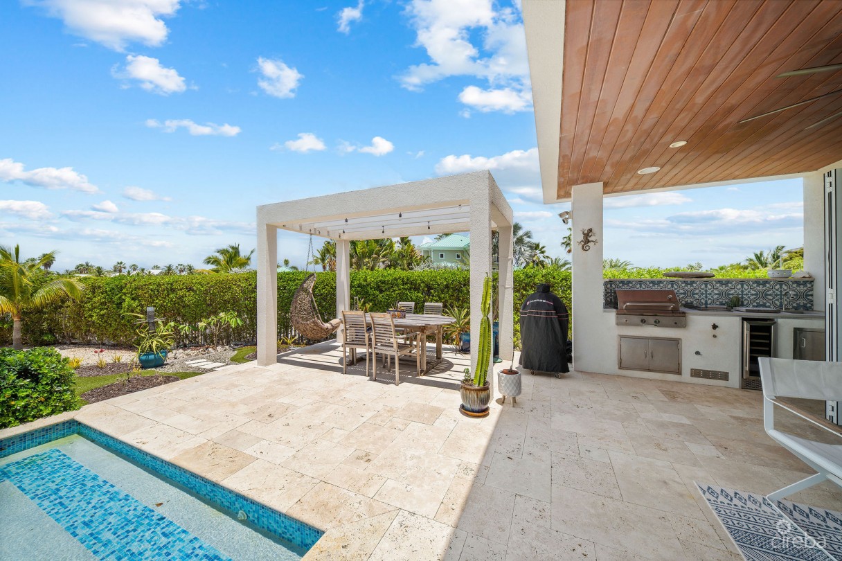 24  Shorewinds Trail, The Shores Family Home - Image 8