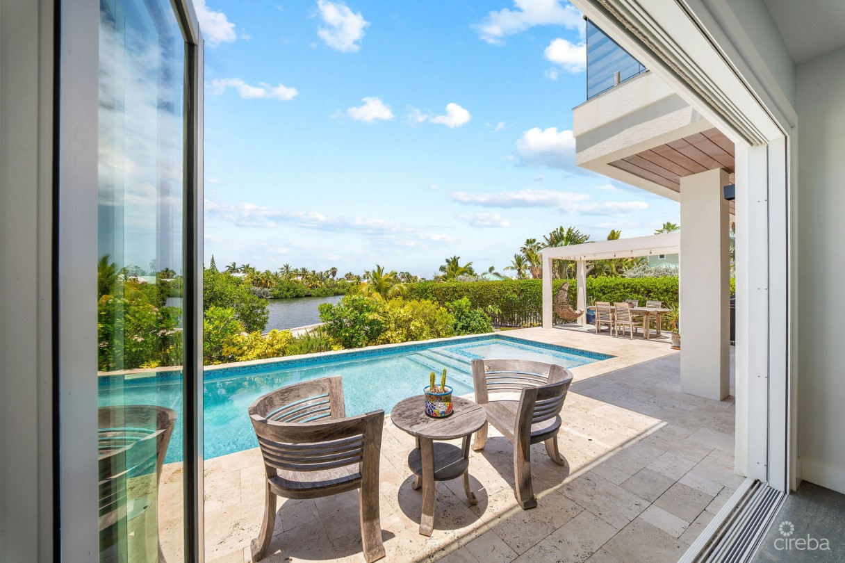 24  Shorewinds Trail, The Shores Family Home - Image 9