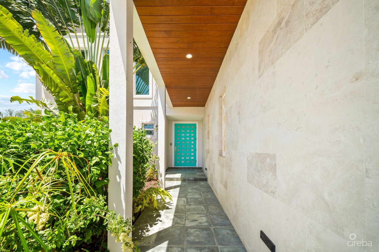 24  Shorewinds Trail, The Shores Family Home - Image 3