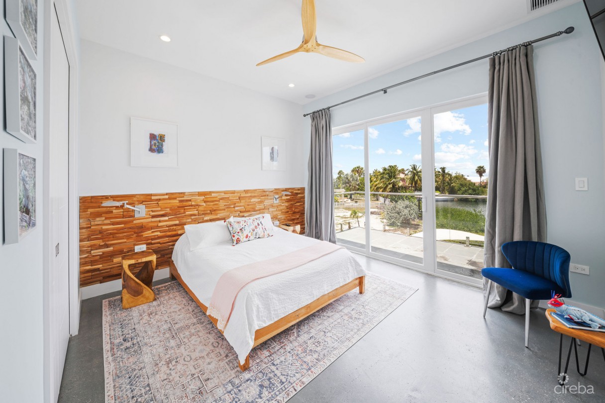 24  Shorewinds Trail, The Shores Family Home - Image 13
