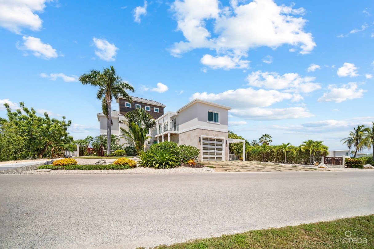 24  Shorewinds Trail, The Shores Family Home - Image 15