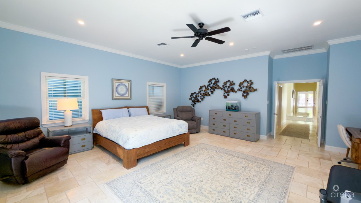Seven Mile Beach Corridor Family Home - Image 16