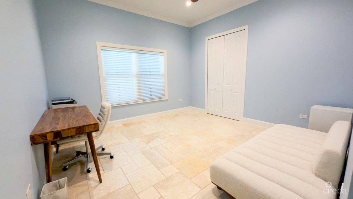 Seven Mile Beach Corridor Family Home - Image 13