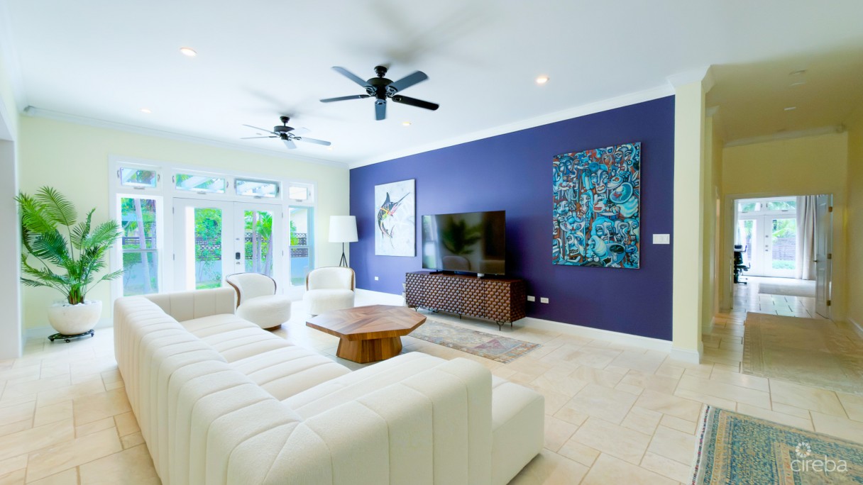 Seven Mile Beach Corridor Family Home - Image 9