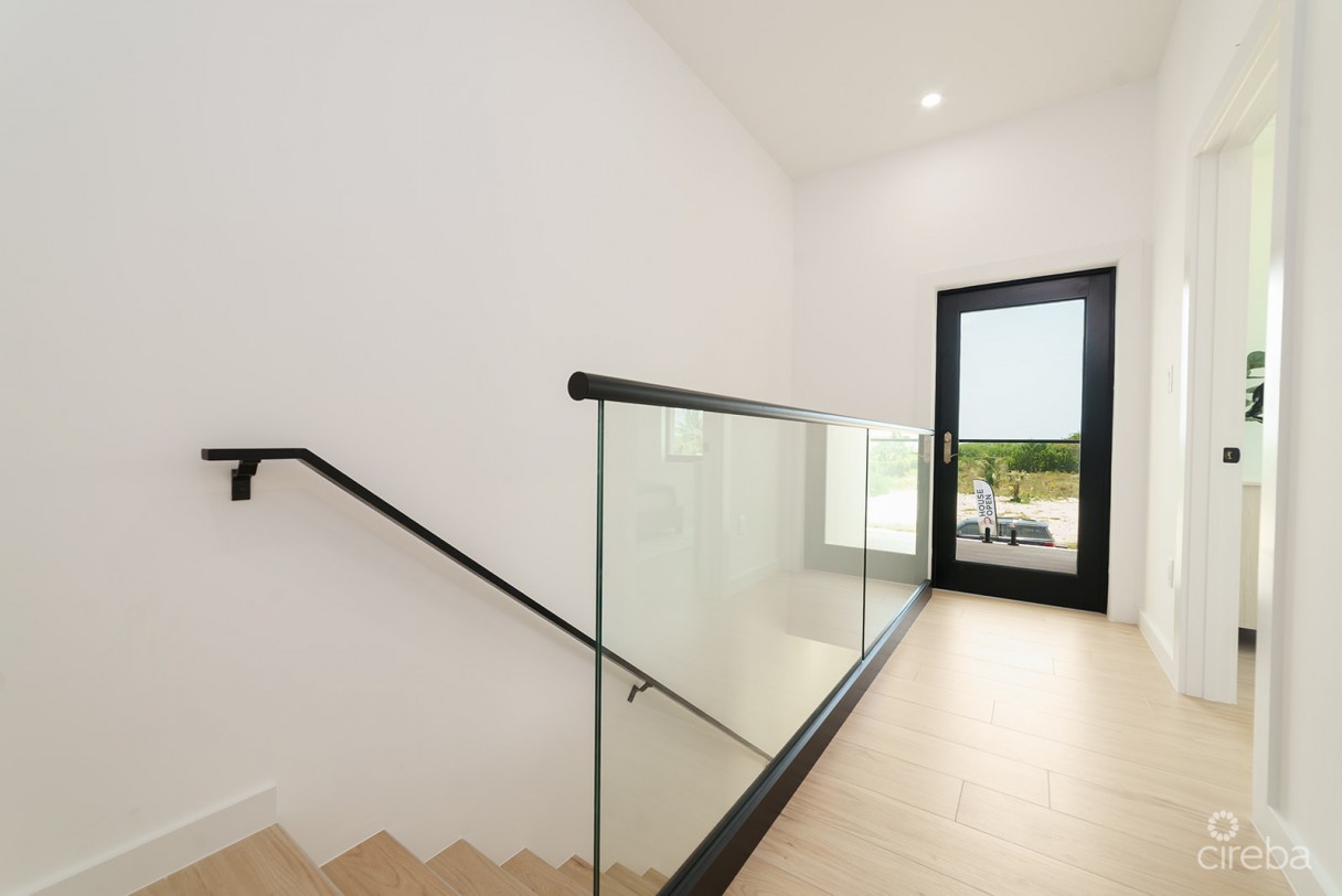 2 Bedroom, 2.5 Bathroom Duplex In Lookout Garden - Image 4