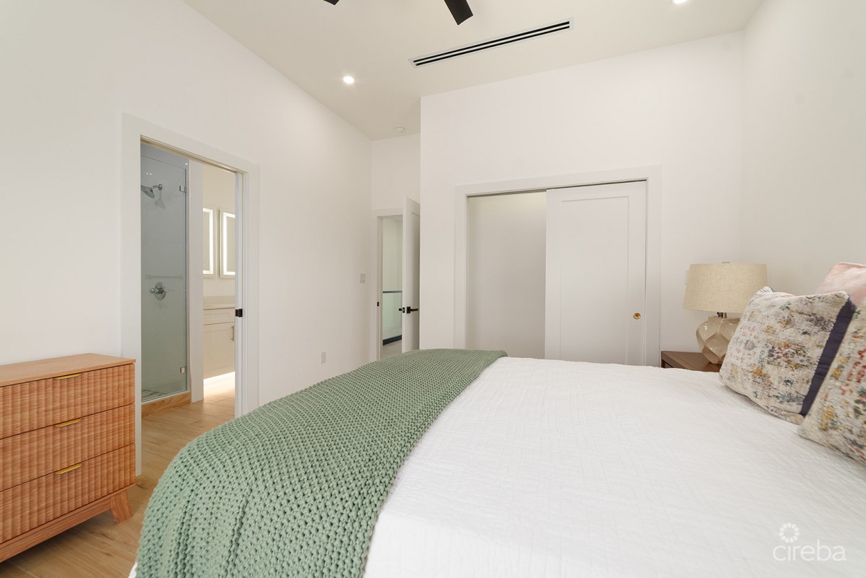 2 Bedroom, 2.5 Bathroom Duplex In Lookout Garden - Image 5