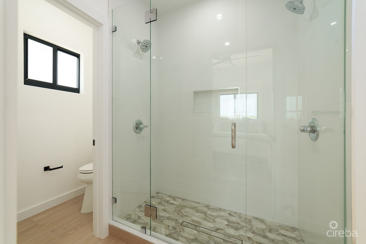 2 Bedroom, 2.5 Bathroom Duplex In Lookout Garden - Image 7