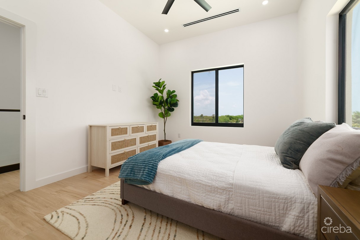 2 Bedroom, 2.5 Bathroom Duplex In Lookout Garden - Image 8