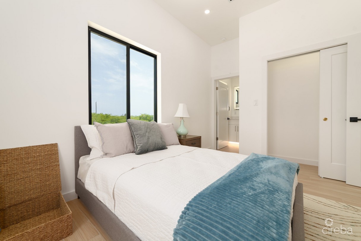 2 Bedroom, 2.5 Bathroom Duplex In Lookout Garden - Image 9