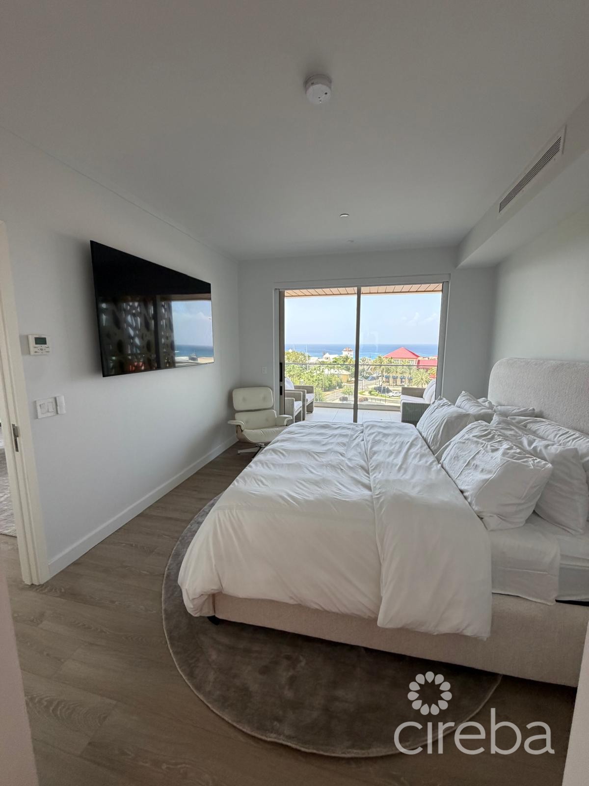 One Gt Designer Furnished, Deeded Parking - Image 8