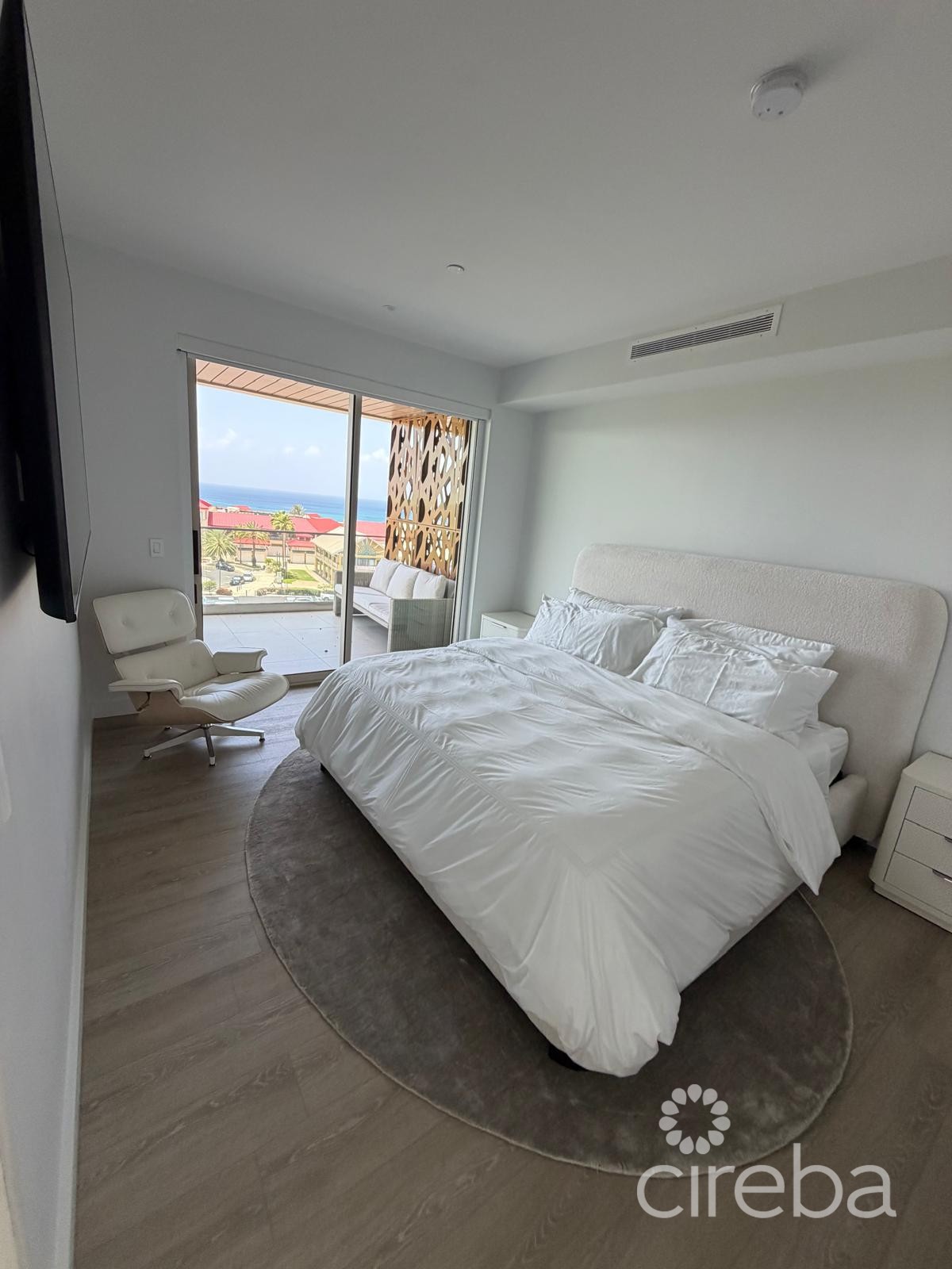 One Gt Designer Furnished, Deeded Parking - Image 9
