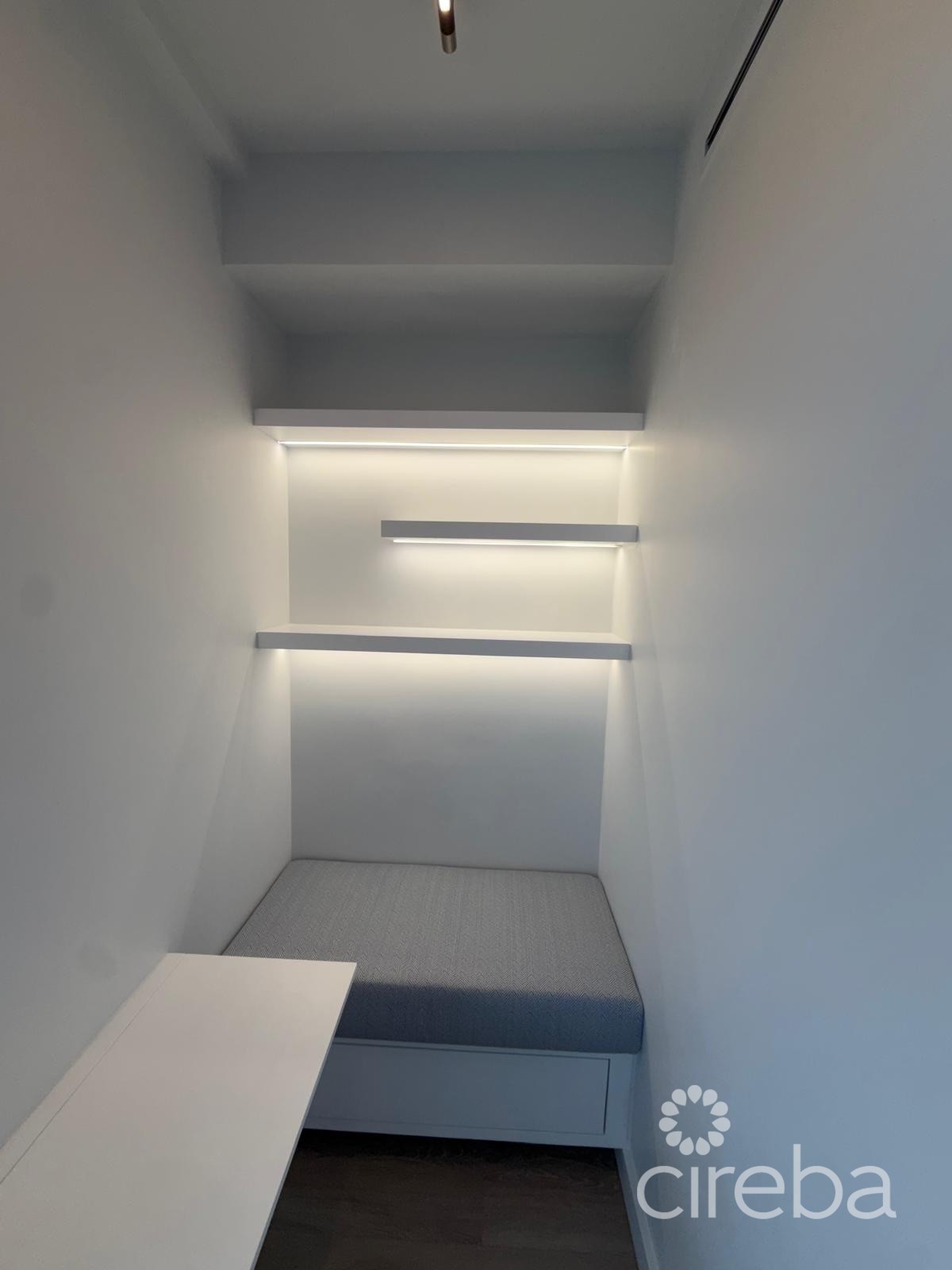 One Gt Designer Furnished, Deeded Parking - Image 16