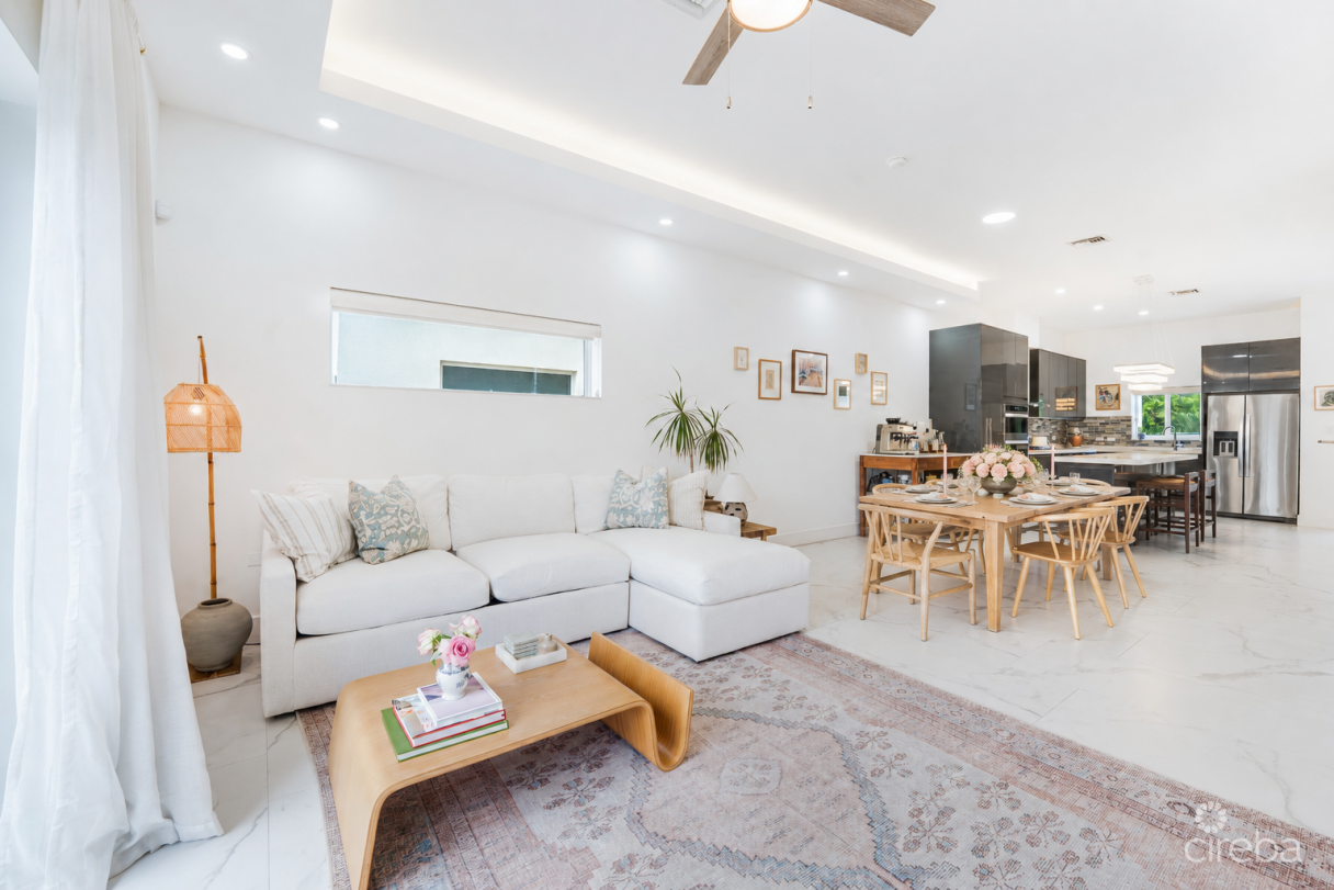 The Mantras #18 | End Unit In South Sound Gated Development - Image 3