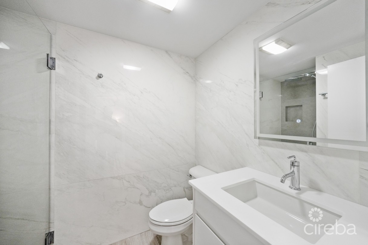 Reduced! Turnberry  East #3 , Crystal Harbour - Image 23
