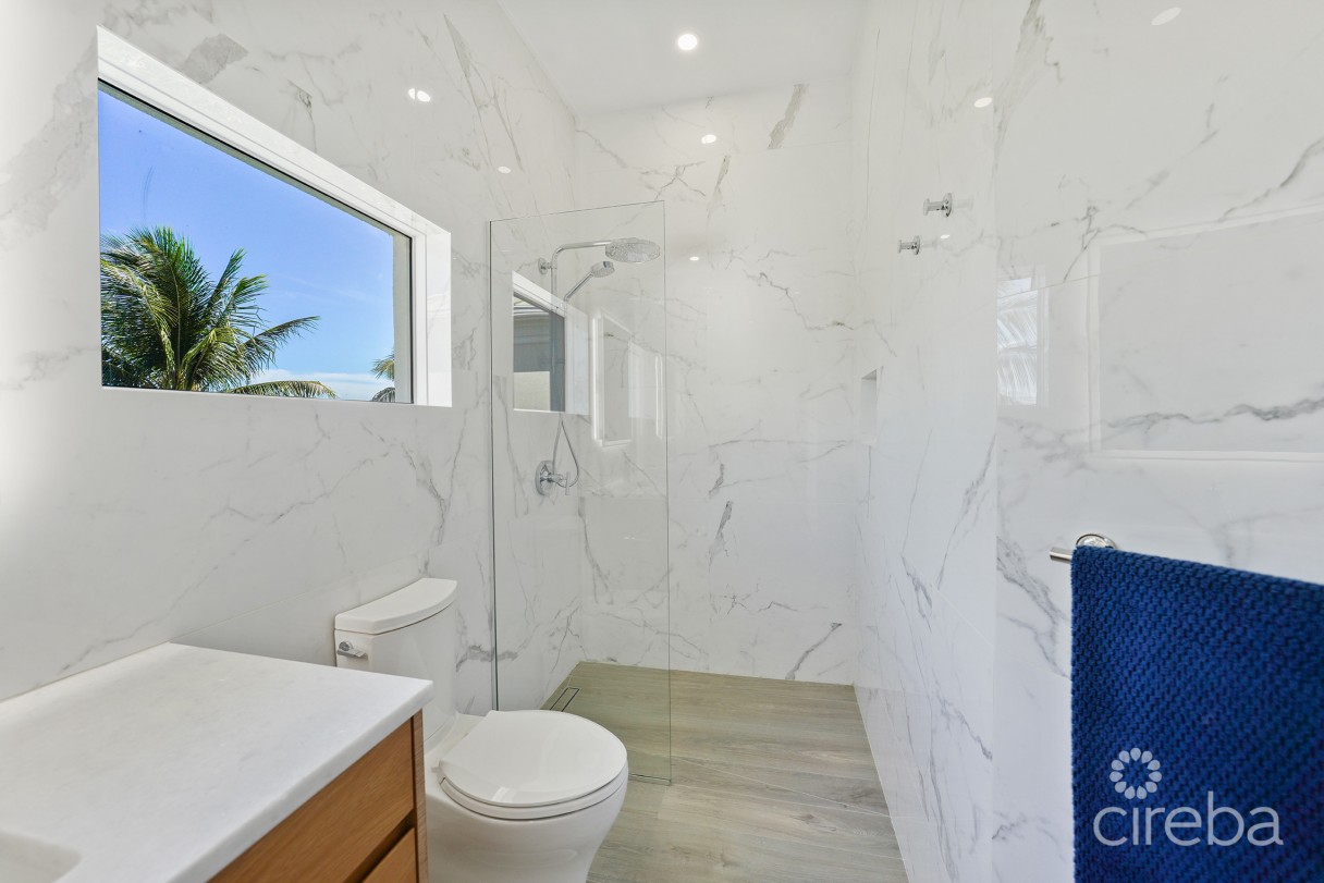 Reduced! Turnberry  East #3 , Crystal Harbour - Image 17