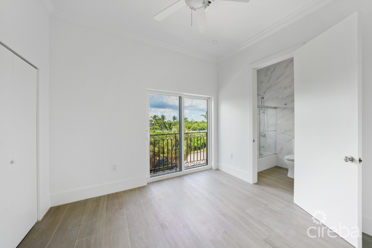 Reduced! Turnberry  East #3 , Crystal Harbour - Image 20