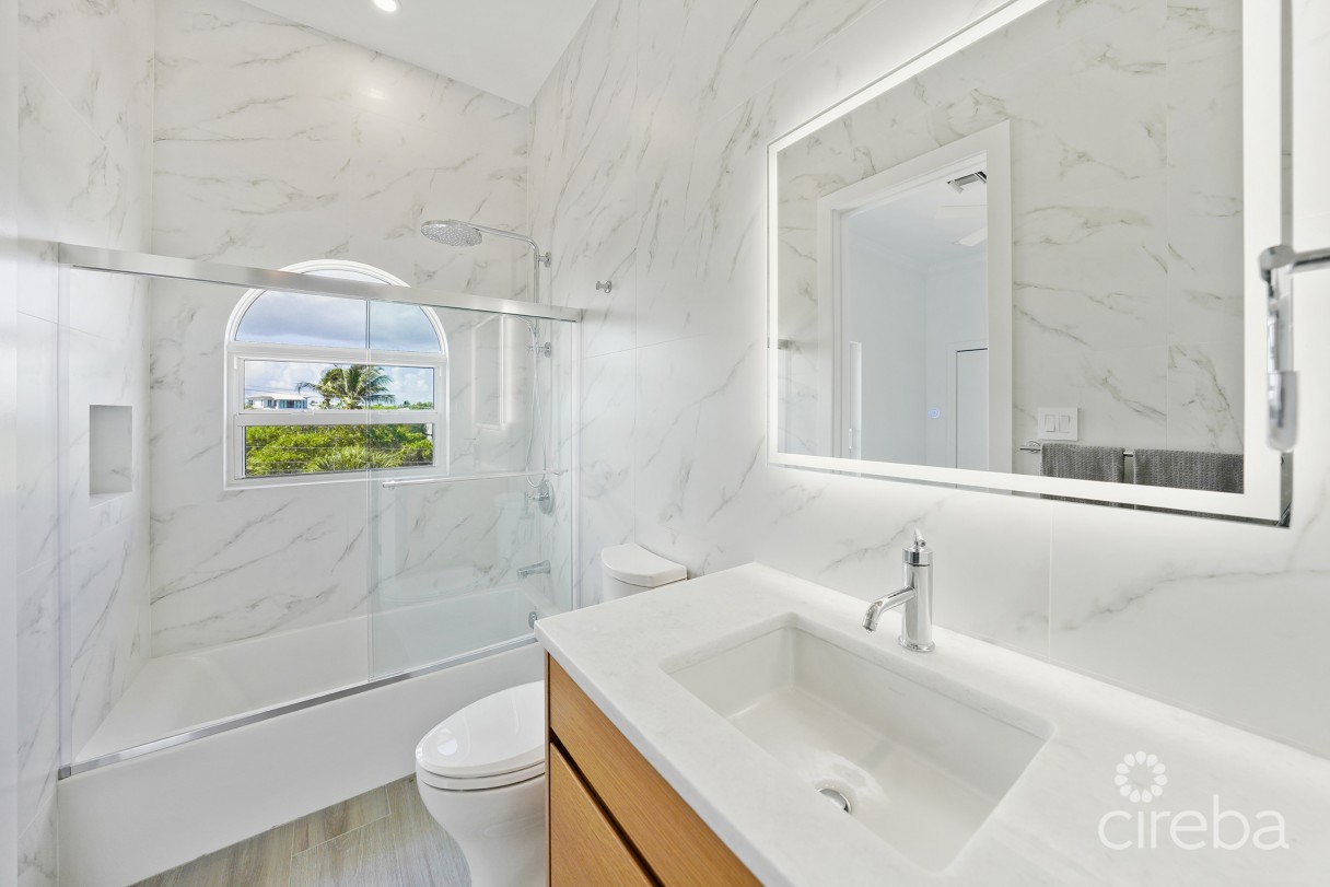 Reduced! Turnberry  East #3 , Crystal Harbour - Image 19