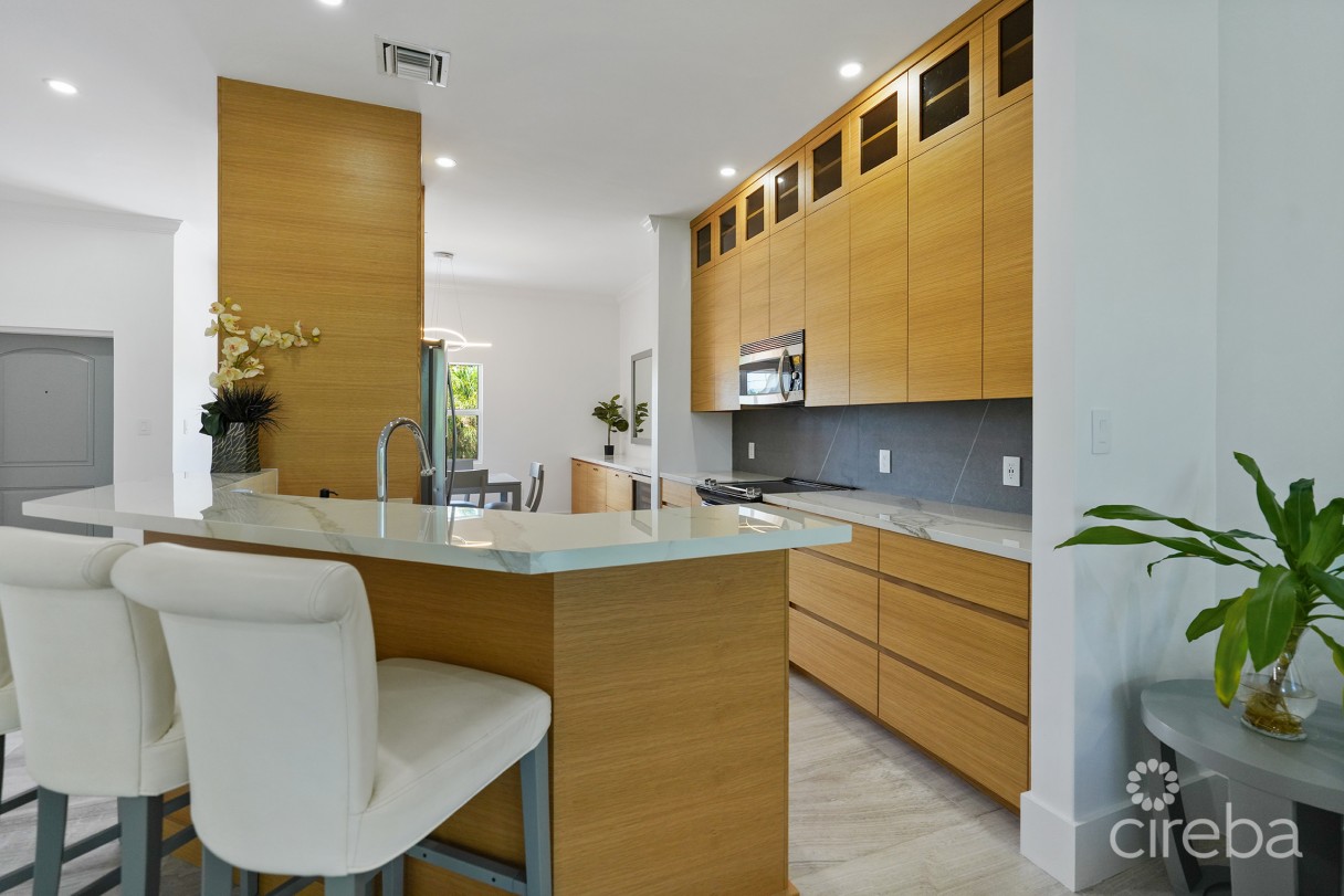 Reduced! Turnberry  East #3 , Crystal Harbour - Image 2