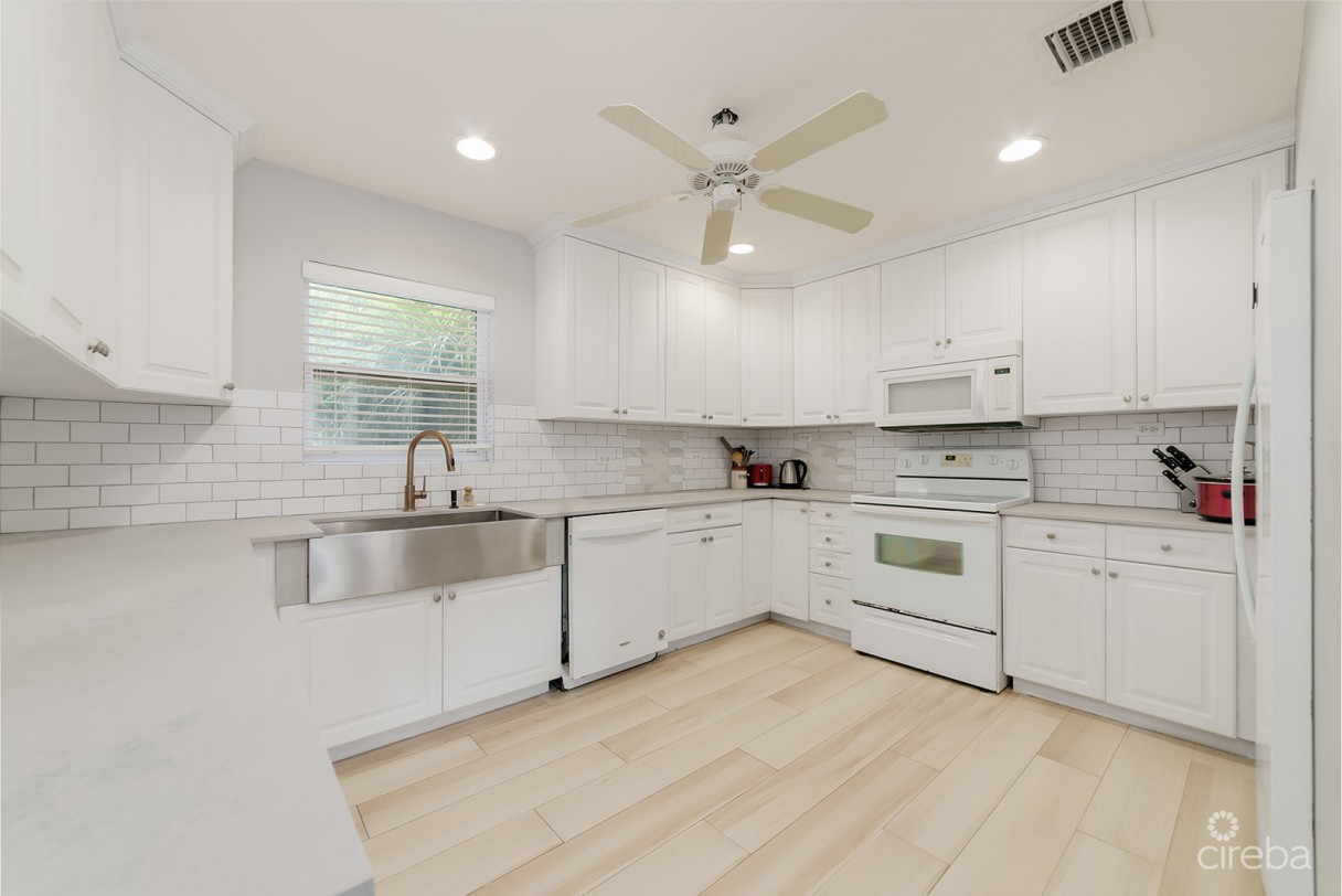 Winterhaven Beachfront 3 Bed - Image 4