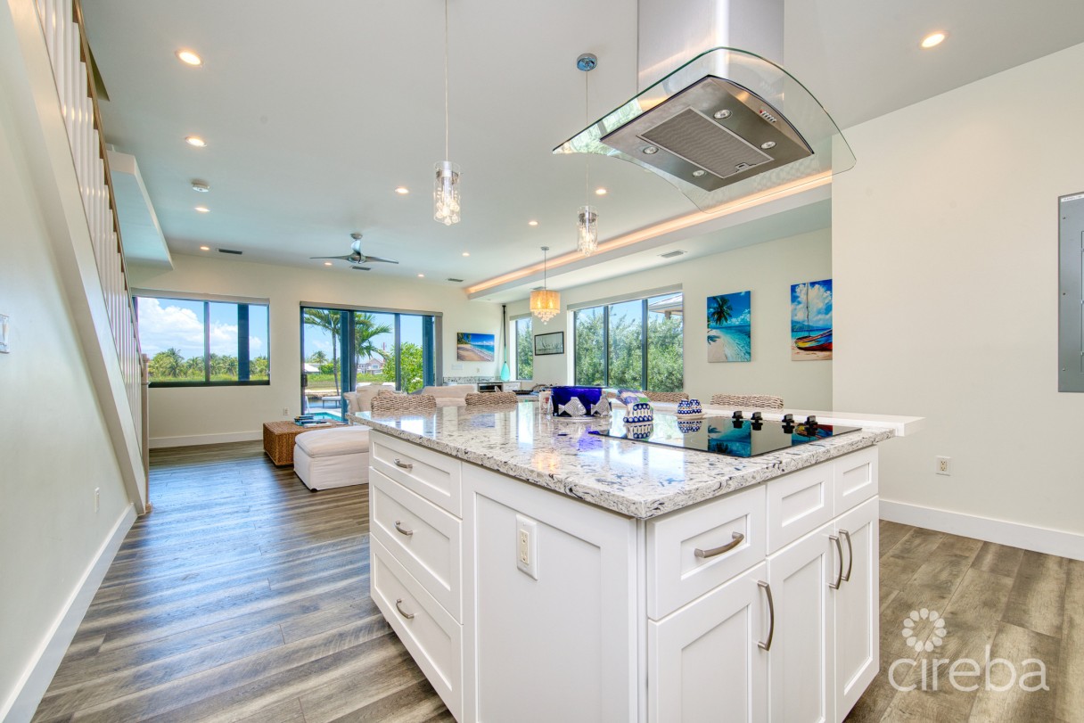 Large Seahaven 2 Bed With Pool - Oceanview And Canal Front - Image 2