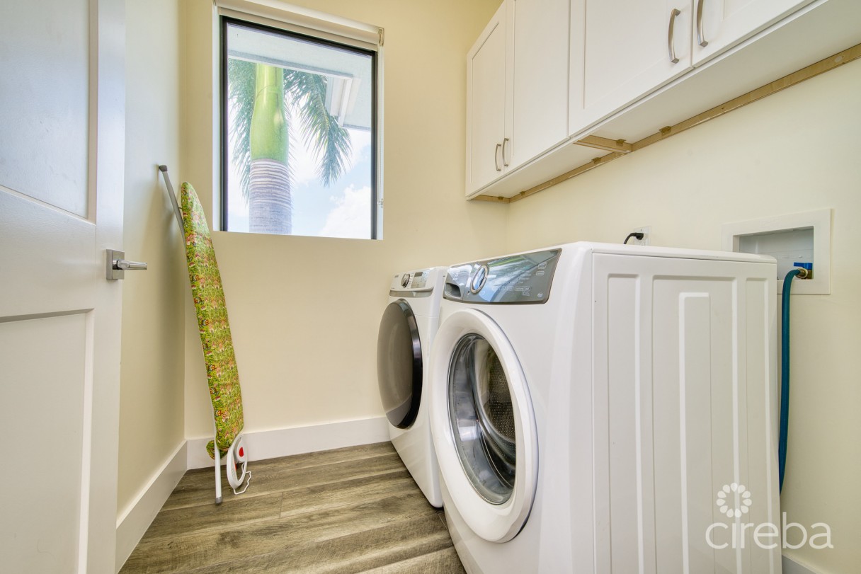 Large Seahaven 2 Bed With Pool - Oceanview And Canal Front - Image 11