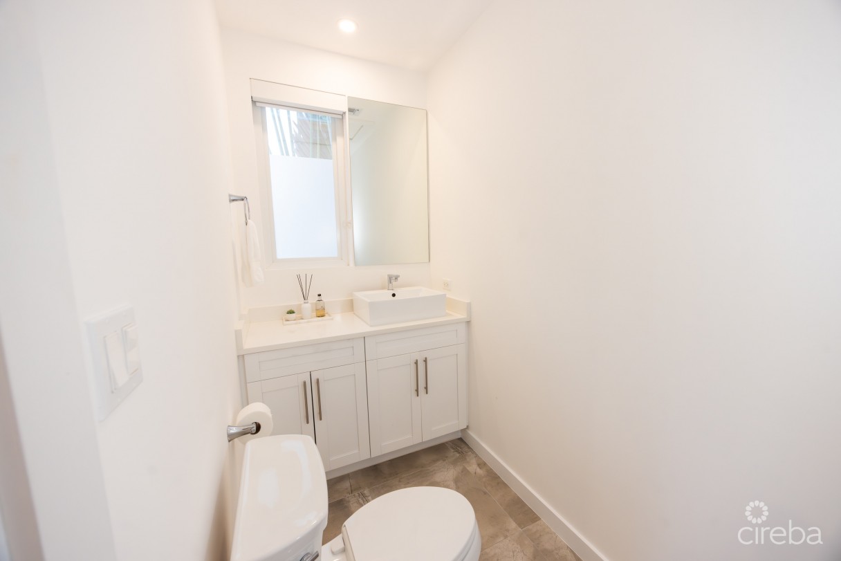 Twenty40 #16 Luxury Canalfront End Unit Townhome - Image 15