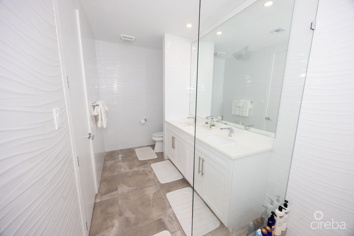 Twenty40 #16 Luxury Canalfront End Unit Townhome - Image 9