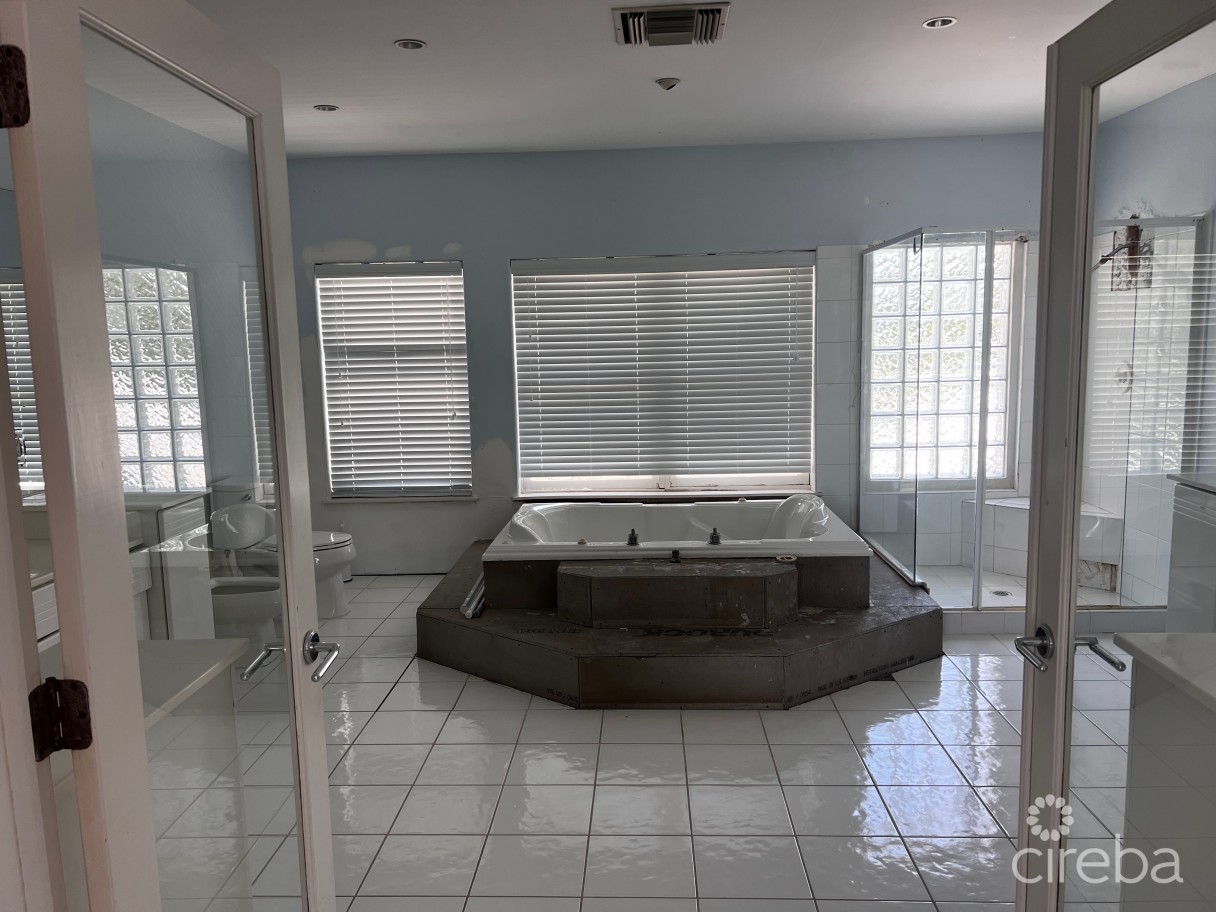Canal Point - Canal Front Residence - Image 7