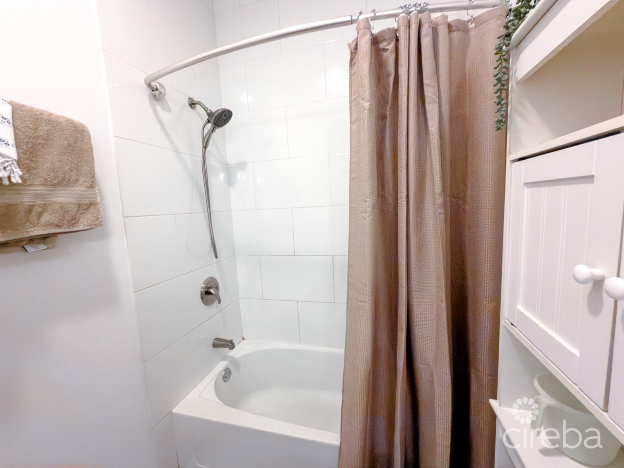 Emerald Isle 2 Bedroom Townhouse - Image 6