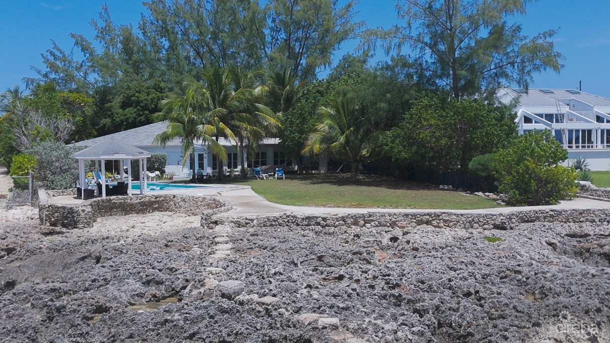Villa Adel Oceanfront Home - Image 14