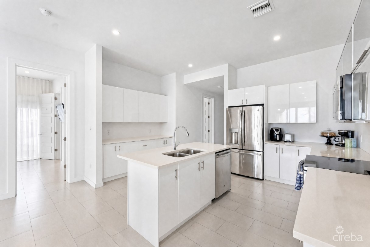 Shore Club #6- Ocean View Penthouse With Private Roof Top Terrace- Vendor To Pay Stamp Duty!!!!!!! - Image 11