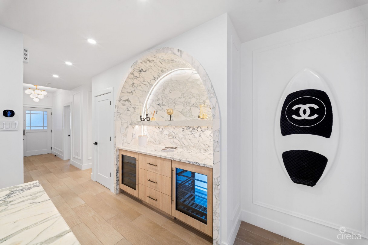 Avalon 9, Exquisite Beachfront Condo - Image 6