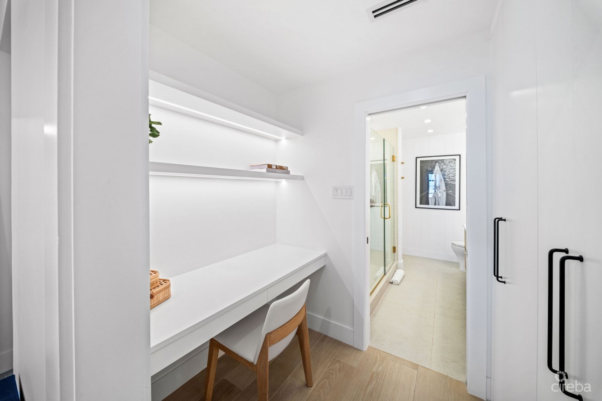 Avalon 9, Exquisite Beachfront Condo - Image 9