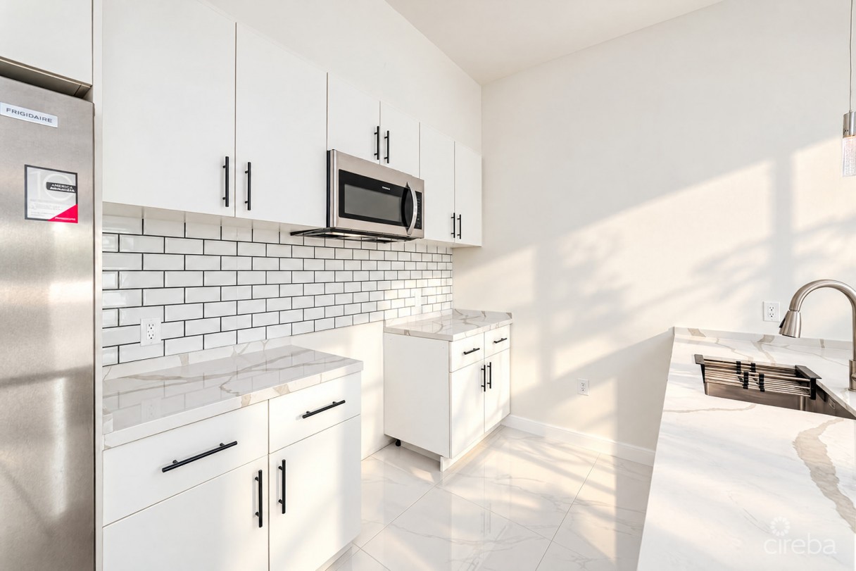 North Palm Heights - End Unit #7 - Image 6