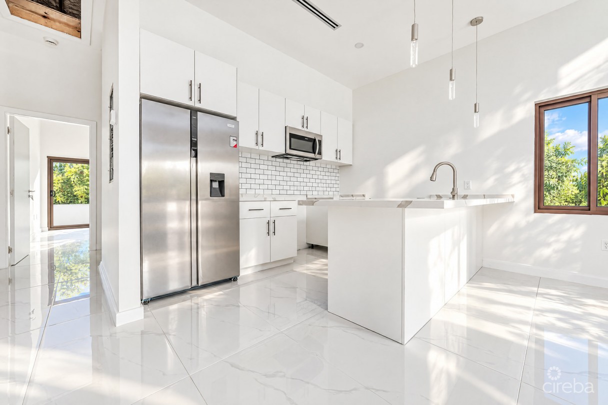 North Palm Heights - End Unit #7 - Image 7