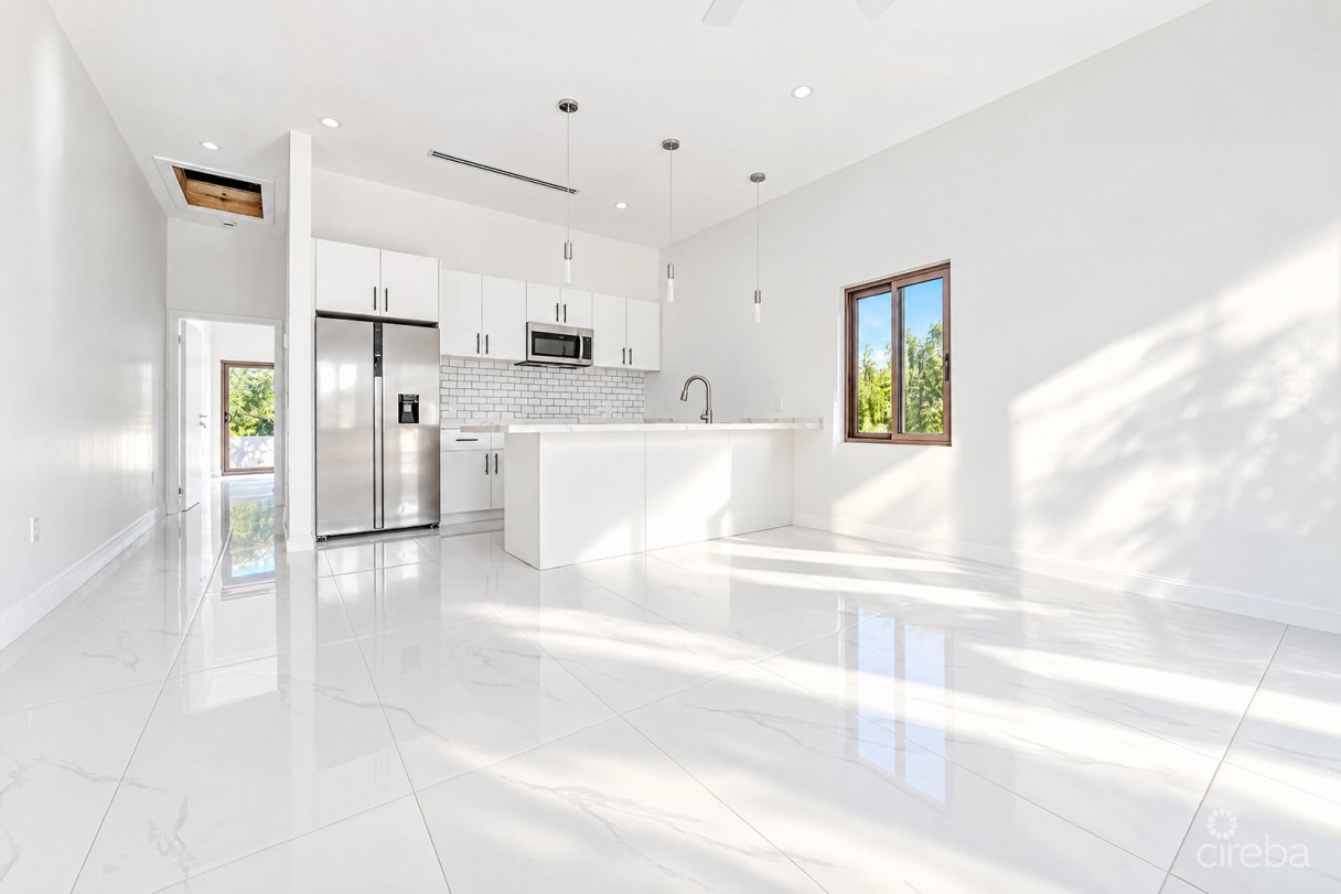 North Palm Heights - End Unit #7 - Image 8