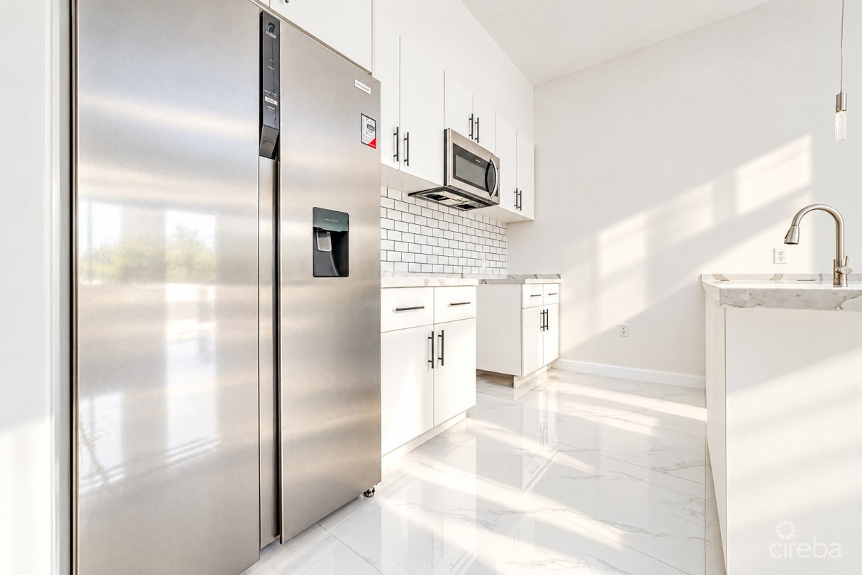 North Palm Heights - End Unit #7 - Image 9