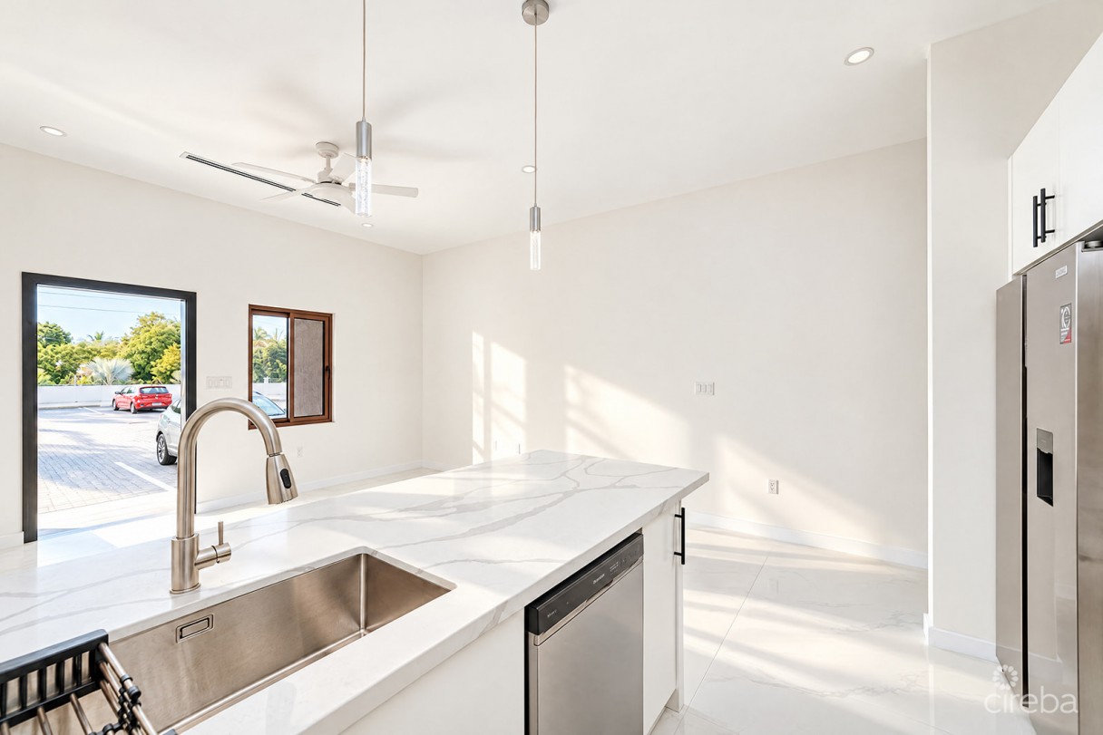 North Palm Heights - End Unit #7 - Image 10