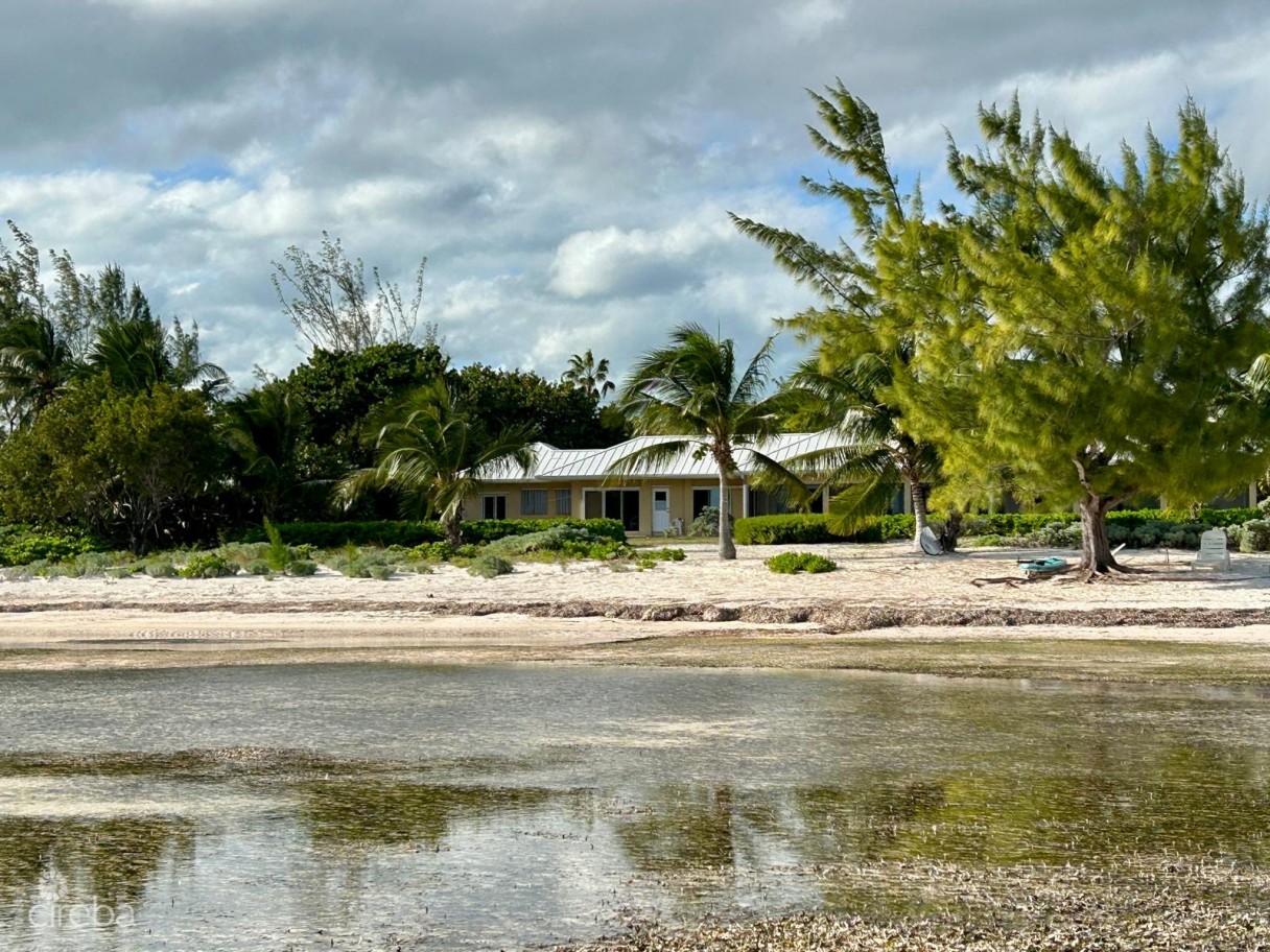 Bodden Town Hotel/tourism Beachfront Acreage & Cottage - Image 4