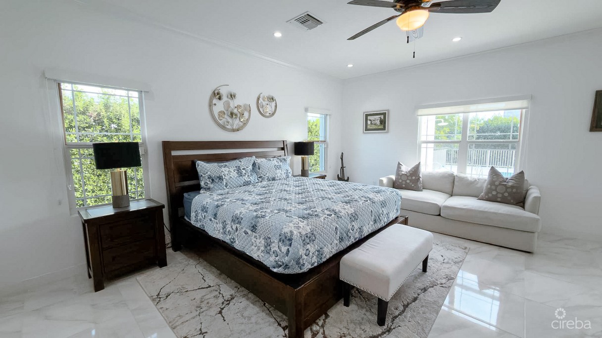 Shorecrest Circle 4 Bedroom Family Home - Image 9