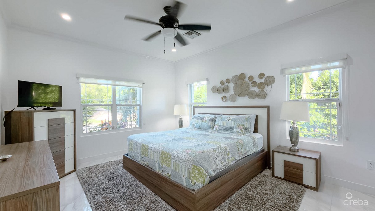 Shorecrest Circle 4 Bedroom Family Home - Image 12