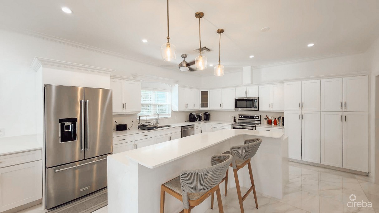 Shorecrest Circle 4 Bedroom Family Home - Image 2