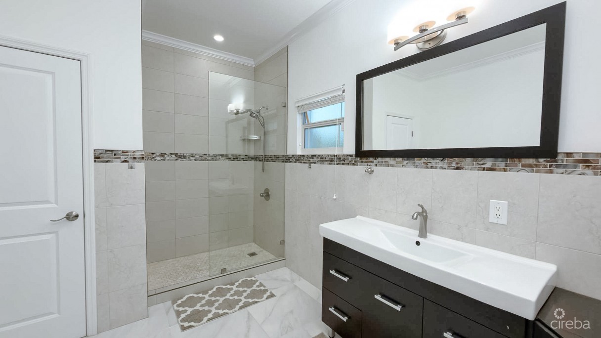 Shorecrest Circle 4 Bedroom Family Home - Image 10