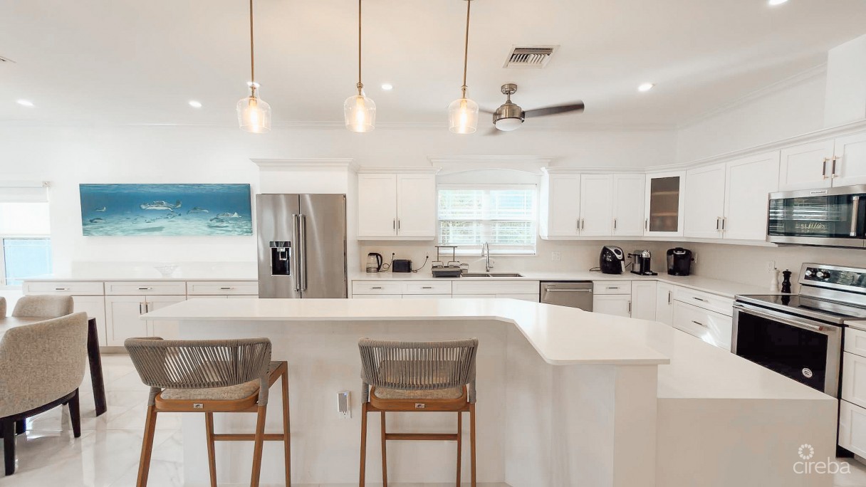 Shorecrest Circle 4 Bedroom Family Home - Image 5