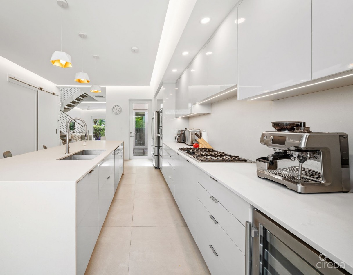 Solara #104 | Luxury Townhouse In Crystal Harbour - Image 10