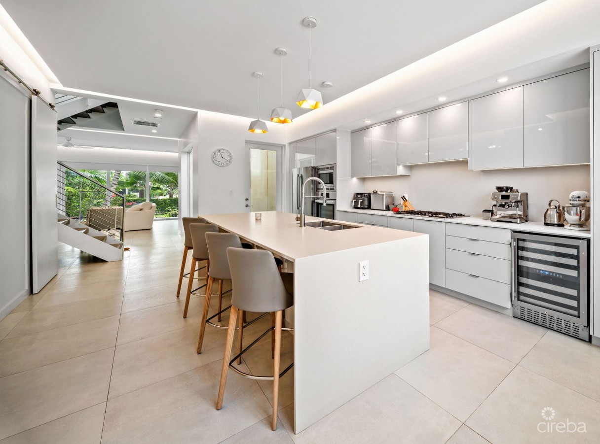 Solara #104 | Luxury Townhouse In Crystal Harbour - Image 11